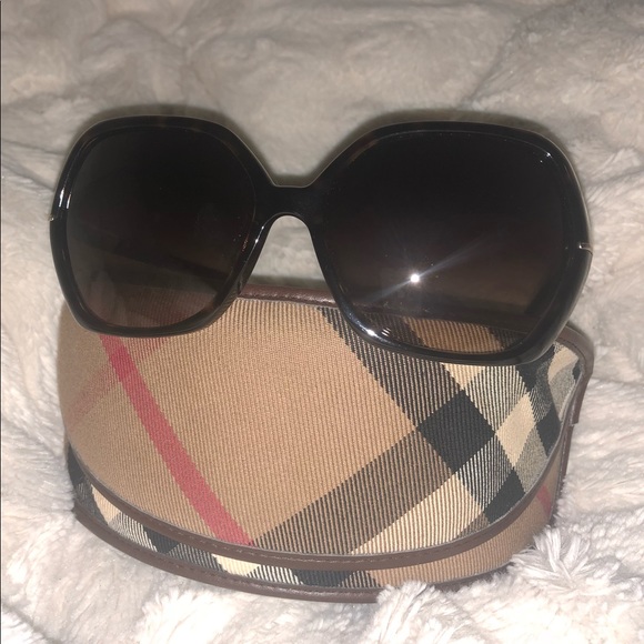 Burberry Sungalasses - Picture 1 of 6